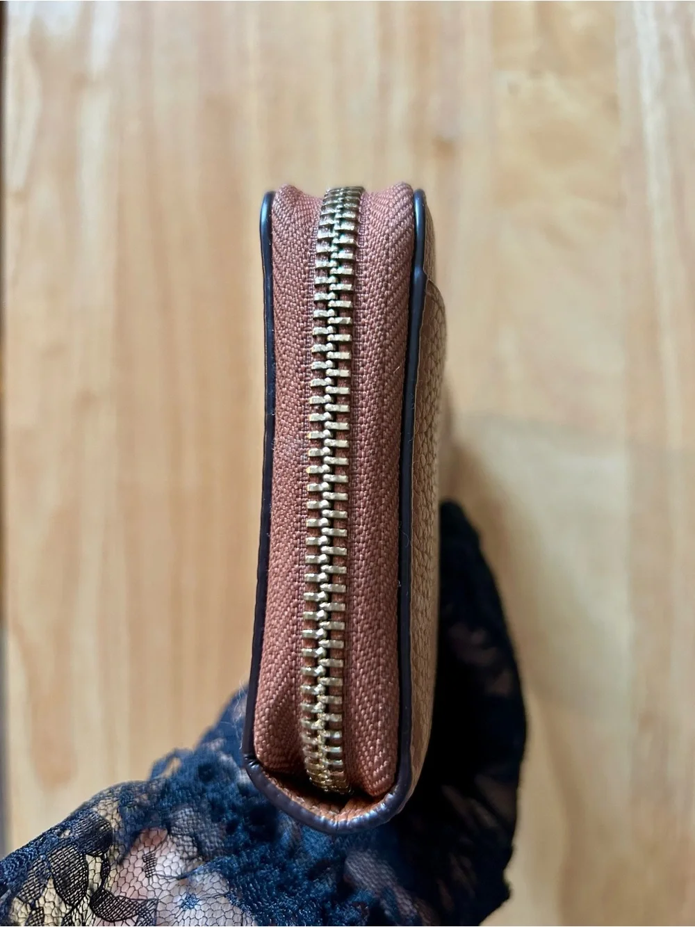 Kate Spade Pebbled Leather Large Continental Zip Around Wallet EUC